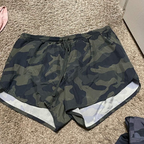 Camo dolphin shorts - Picture 2 of 3